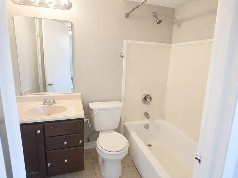 310 Helen St #310 — Photo 5