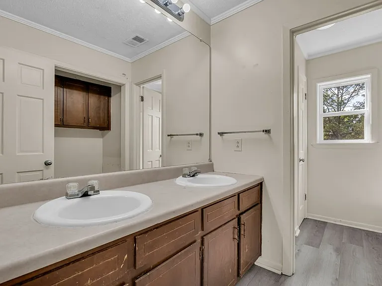 400 Forrest Blvd #15 — Photo 10