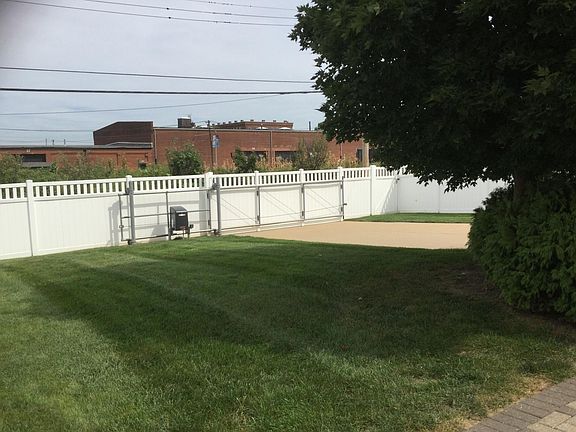 4th image of 4023 Blaine Ave #1