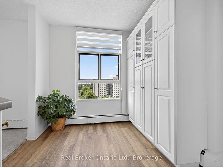 23 Woodlawn Rd E #811 — Photo 24