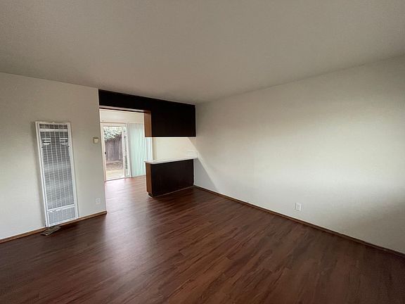 4th image of 24039 Park St APT 5