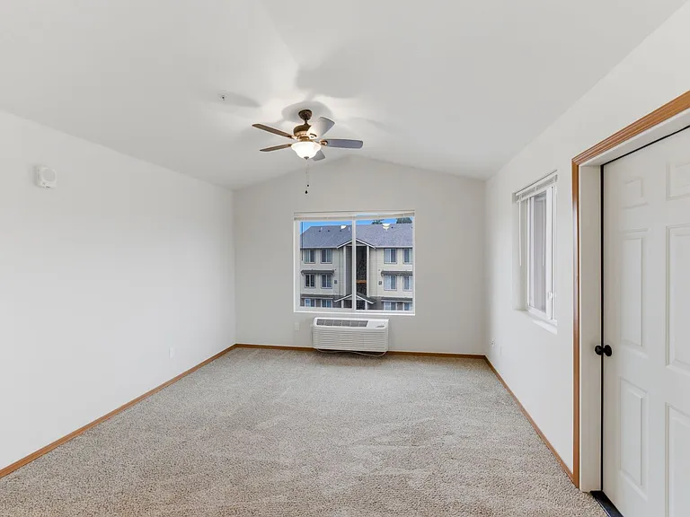 Oak Springs Apartments — Photo 37