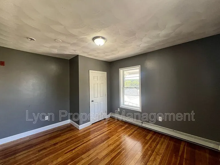 156 Pleasant St #3 — Photo 5
