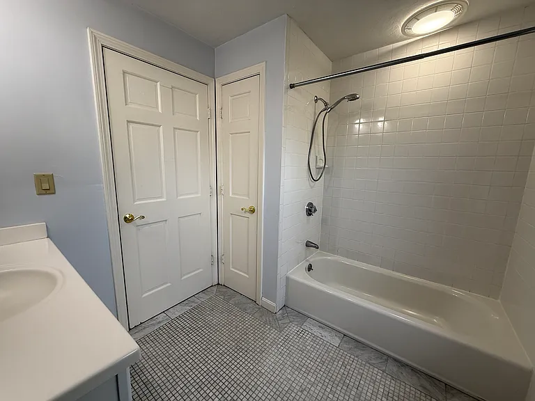 947 Washington St #2 — Photo 21