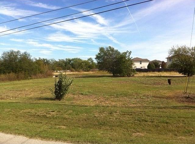 2nd image of 210 S Lampasas St