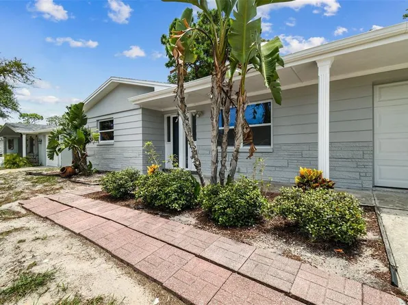 1400 Honor Dr, Holiday, FL 34690