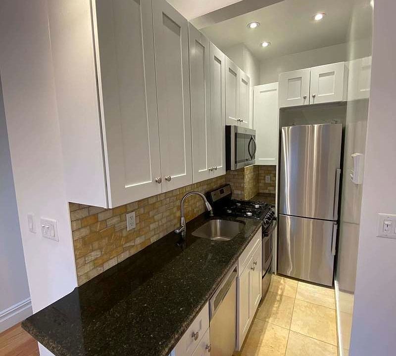 1st image of 22 E 84th St #4