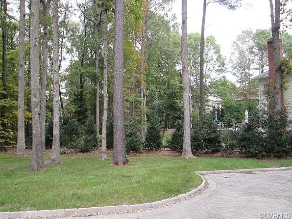 Huge Side Paver Driveway