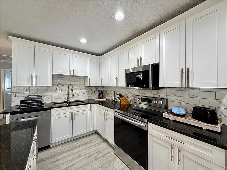 3926 W Cherry St — Photo 5