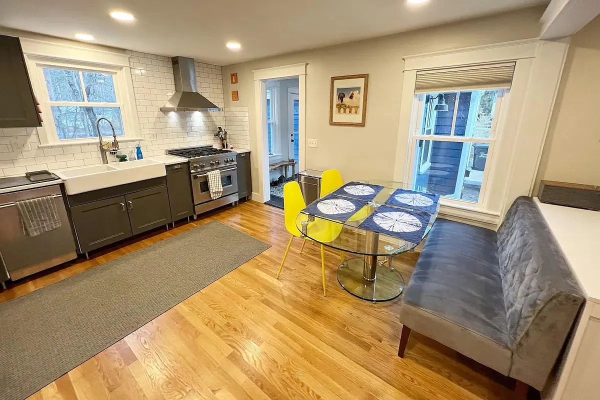 4 bed, 1170 sqft, $3,200 — Photo 3