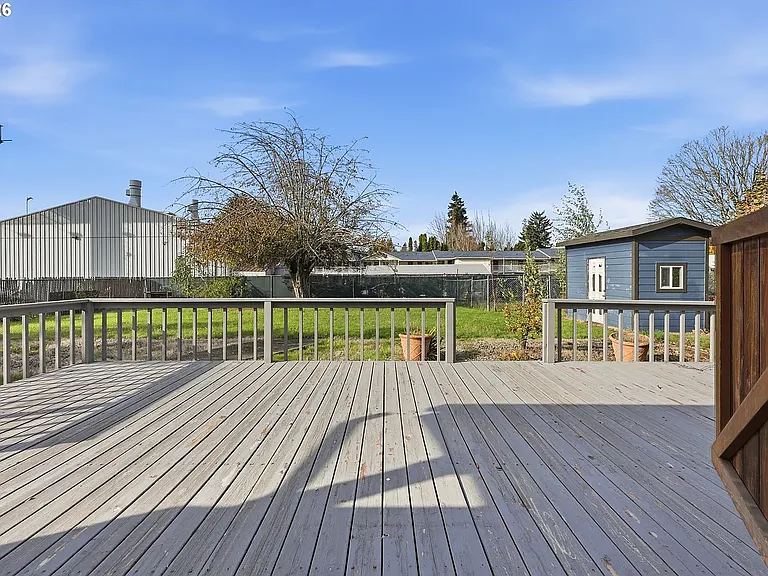 415 SE 94th Ave — Photo 24