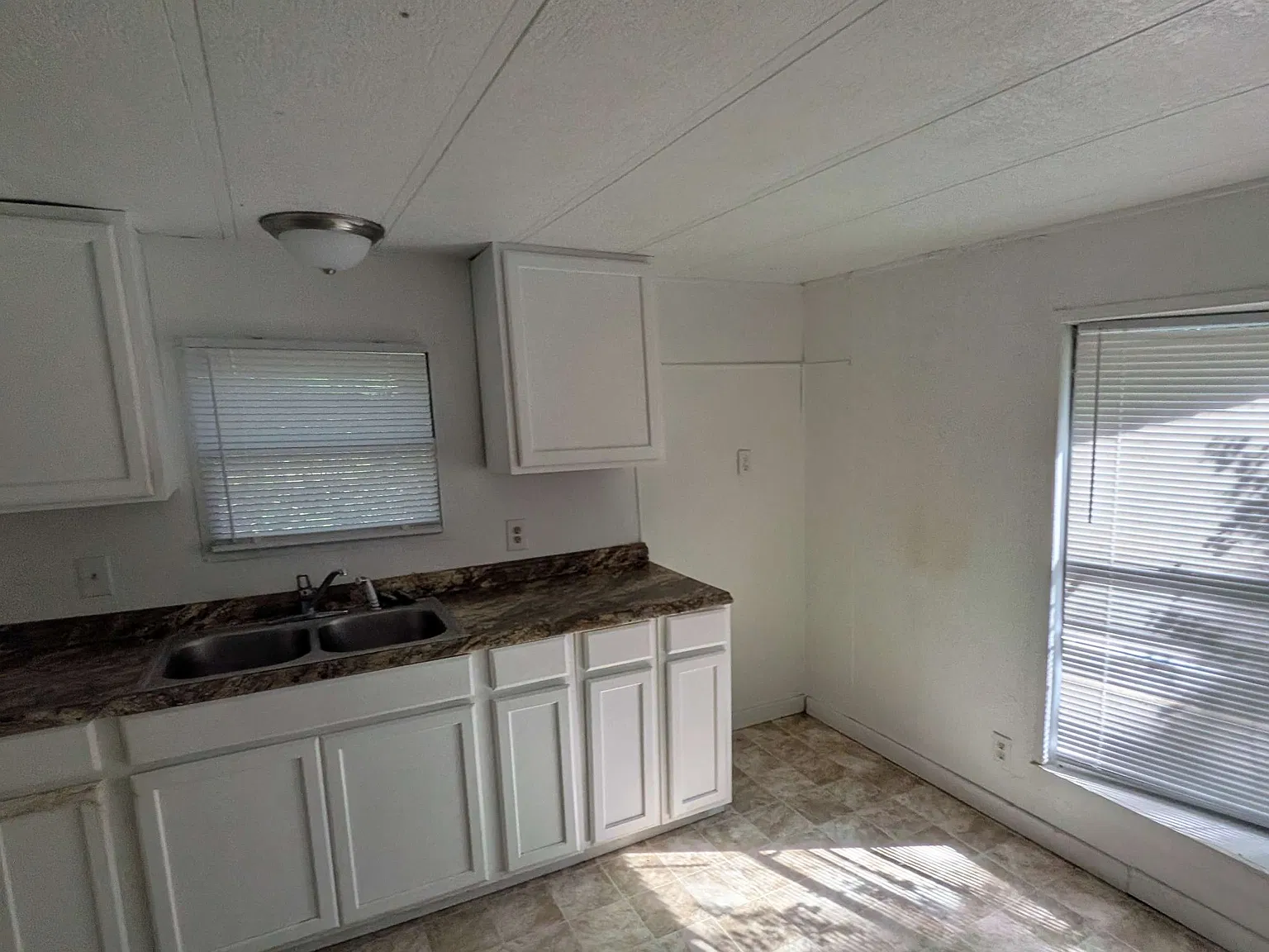 3 bed, 1300 sqft, $995 — Photo 3