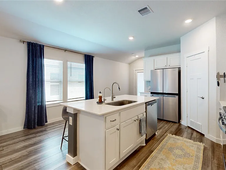 1012 Amistad Loop — Photo 9
