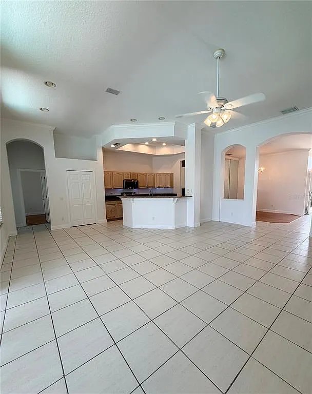 4 bed, 3.0 bath, 2523 sqft, $4,250 — Photo 4
