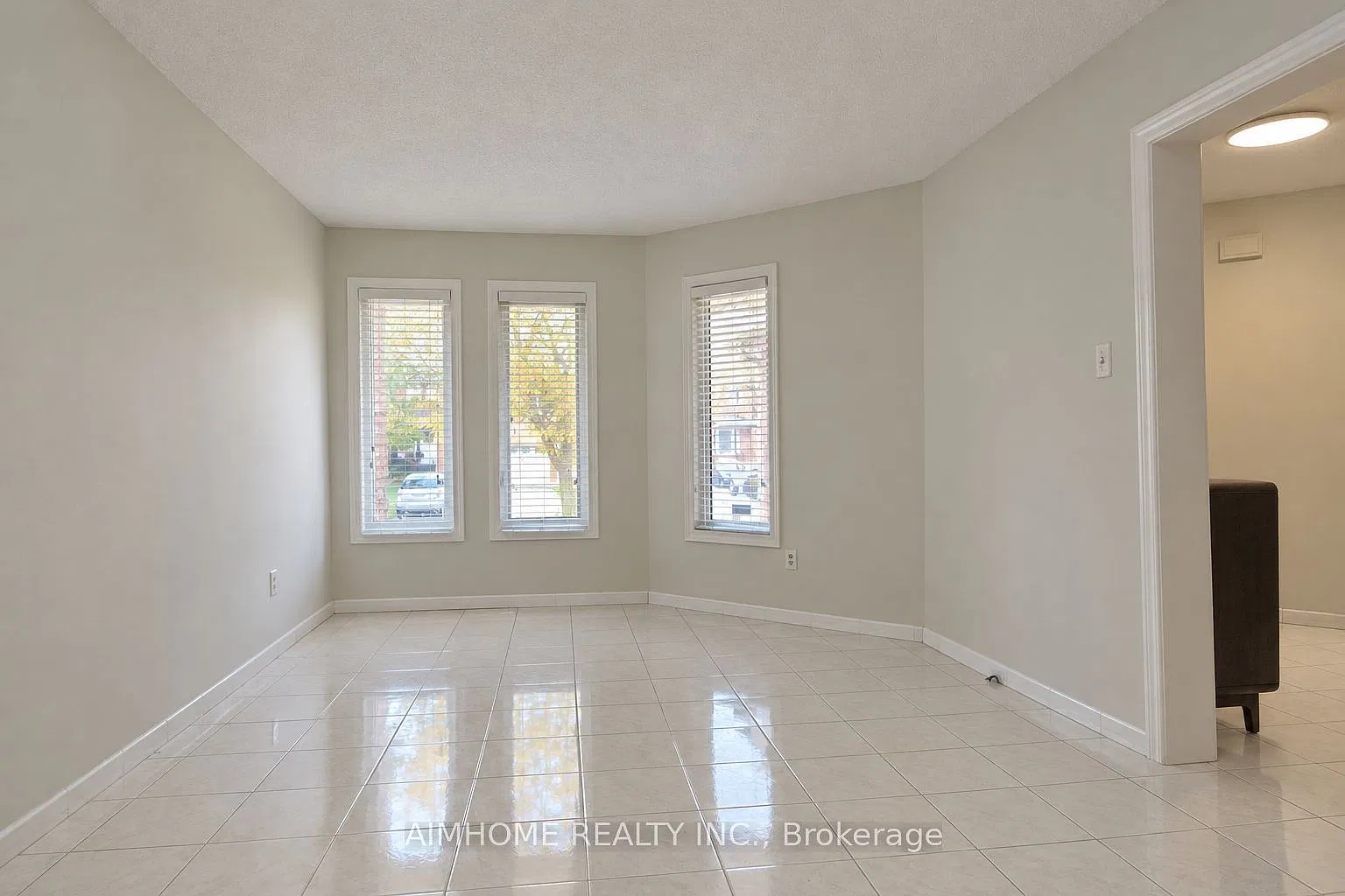 5 bed, $4,500 — Photo 4