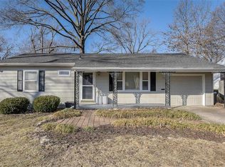 7122 Outlook St, Overland Park, KS 66204