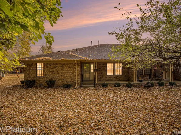 33512 Meldrum St, Chesterfield, MI 48047