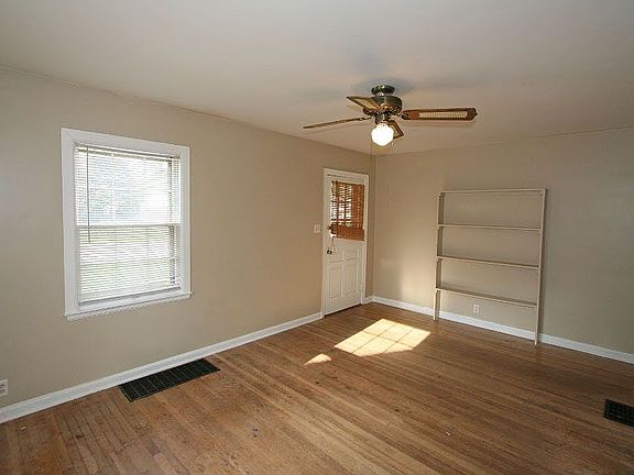 2nd image of 4822 Wentworth Blvd
