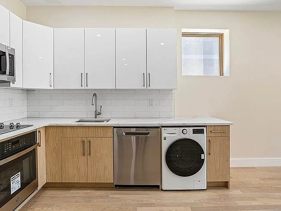 5th image of 4005 Crescent St #1F