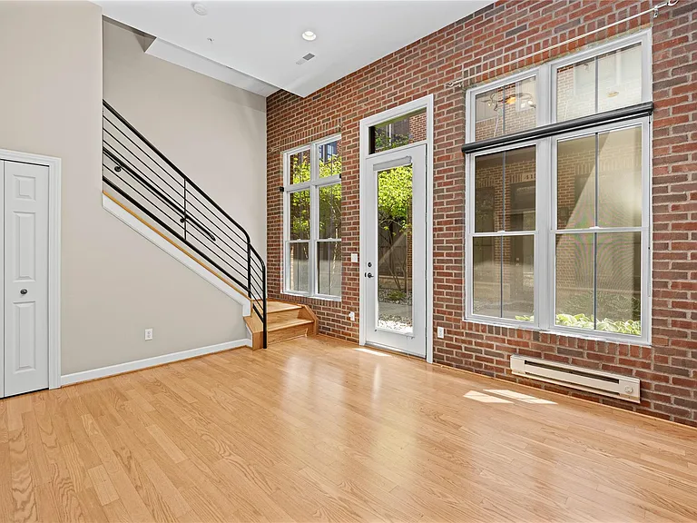 420 Lewis Ct — Photo 5