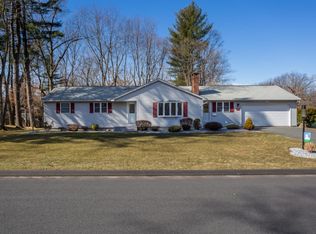 190 Kenmore Dr, Longmeadow, MA 01106
