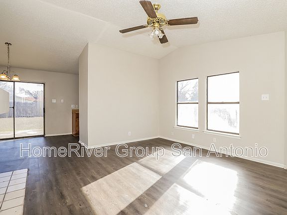 4th image of 410 Saddlebrook Dr