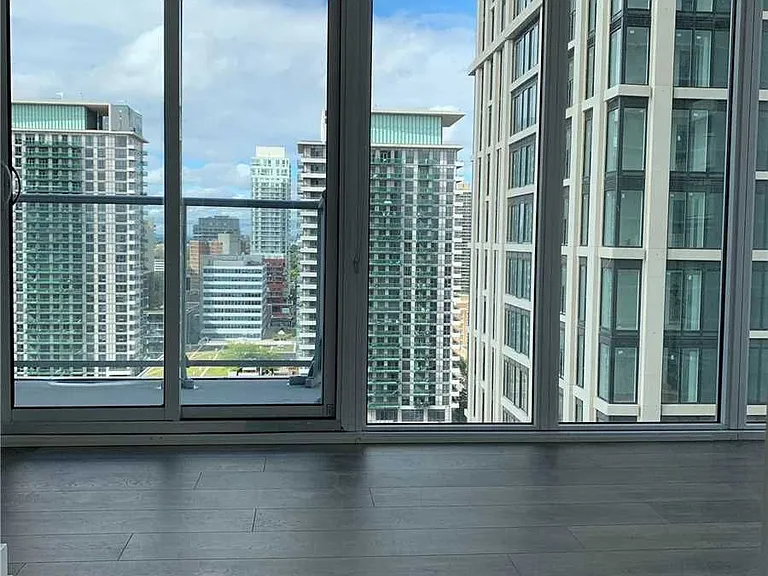 195 Redpath Ave #2212 — Photo 4