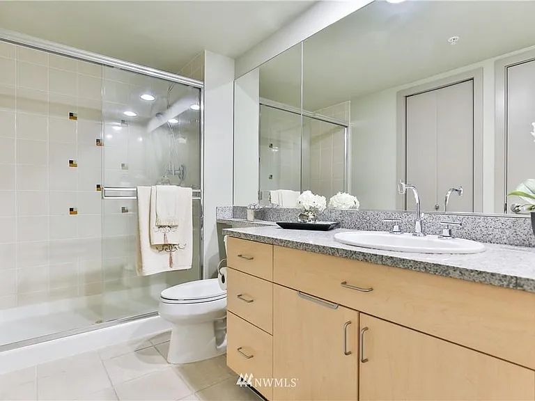 1100 106th Ave NE #710 — Photo 9