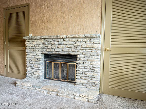 3rd image of 614 Ledgeview Park Dr