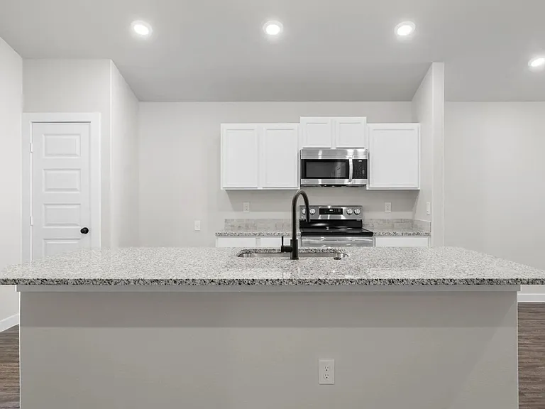 2123 Langford Ave — Photo 6
