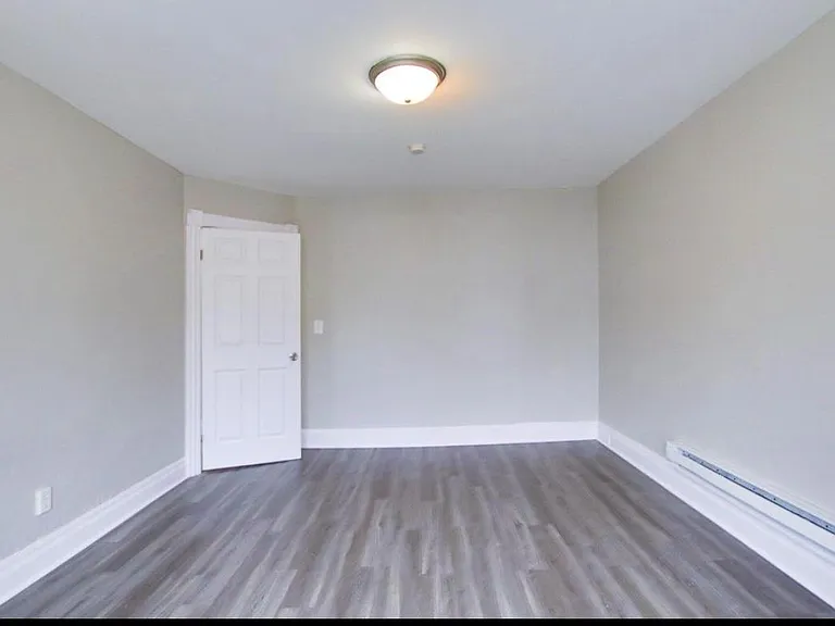 658 Lawson Ave E #3 — Photo 2