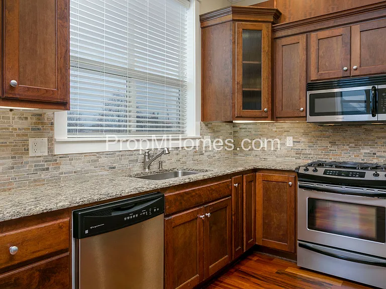 5121 N Williams Ave — Photo 8