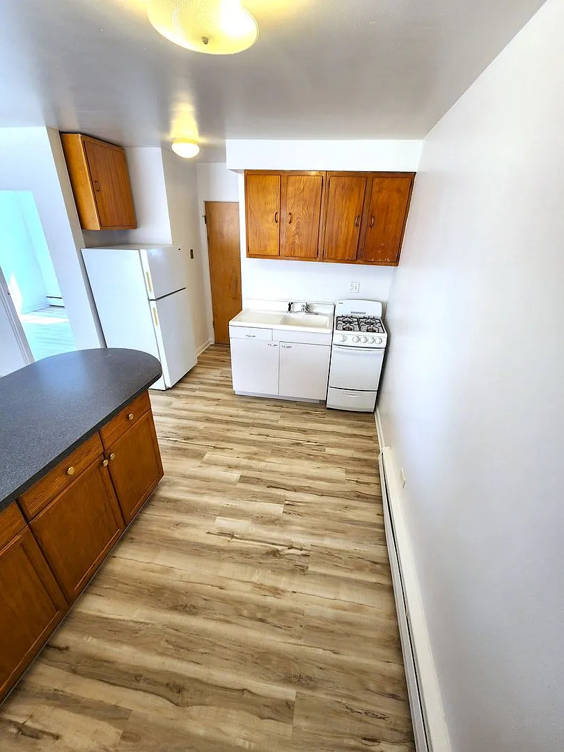 R.E.J. & Associates LLC. 2112 — Photo 4
