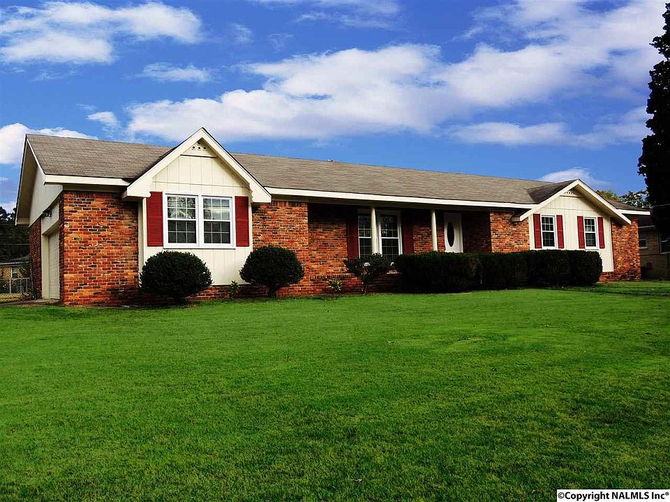 1st image of 400 Meadowbrook Dr SE