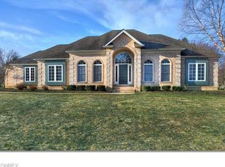 986 River Run Dr, Macedonia, OH 44056