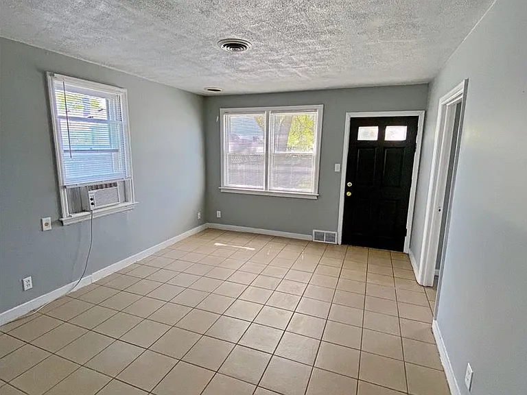 5648 Dorcas St — Photo 6