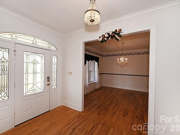 5th image of 640 40th Avenue Ln NW