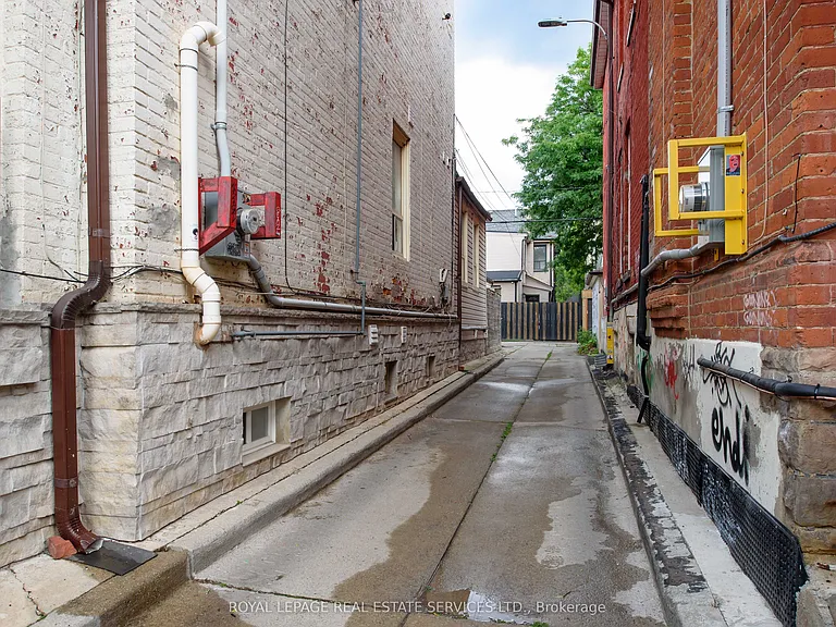 81 Major St #LOWER — Photo 25