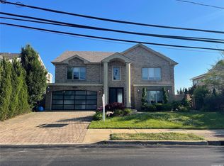 3218 Hewlett Ave, Merrick, NY 11566