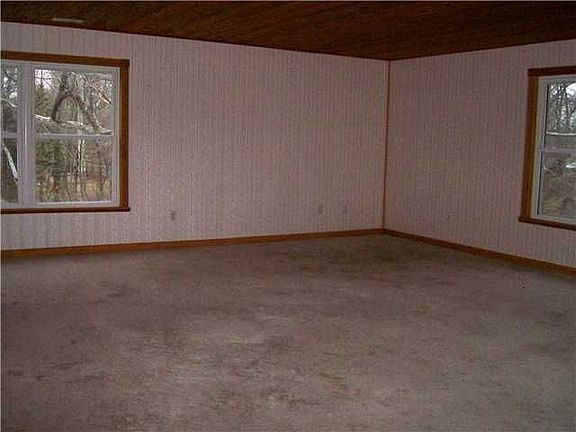 4th image of 3916 Hilton Dr