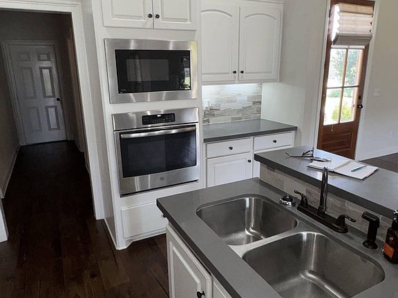 4th image of 160 Western Ridge Cir