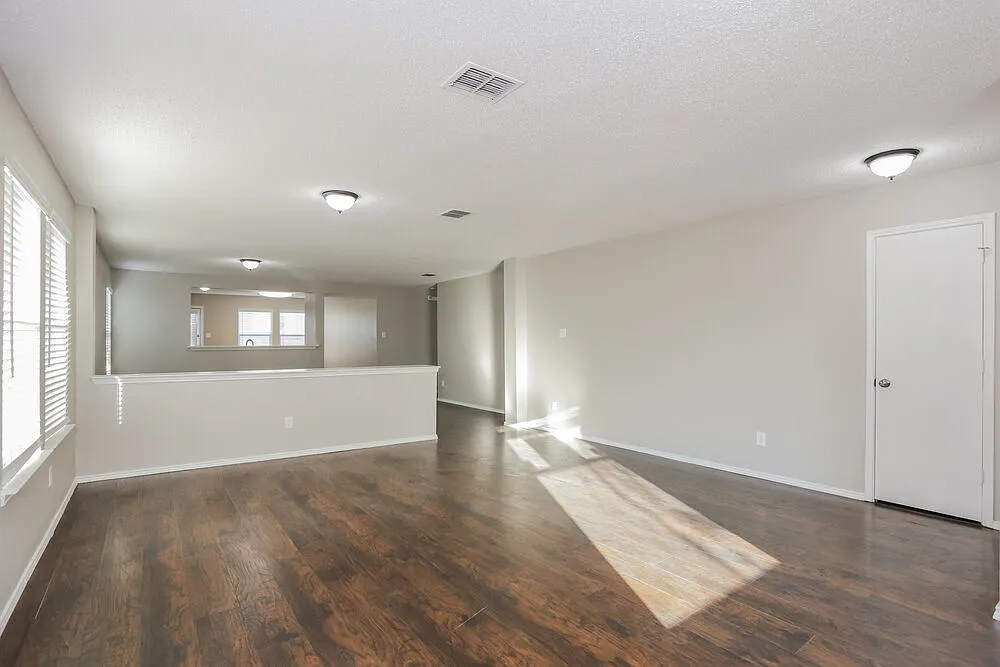 3 bed, 2.0 bath, 1796 sqft, $2,200 — Photo 4