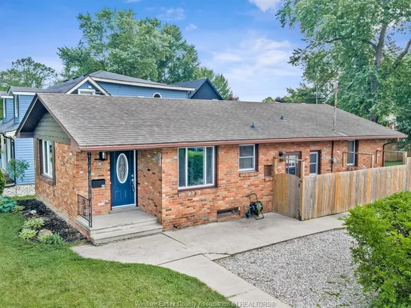 305 Edgewater Blvd, Tecumseh, ON N8N 2G9
