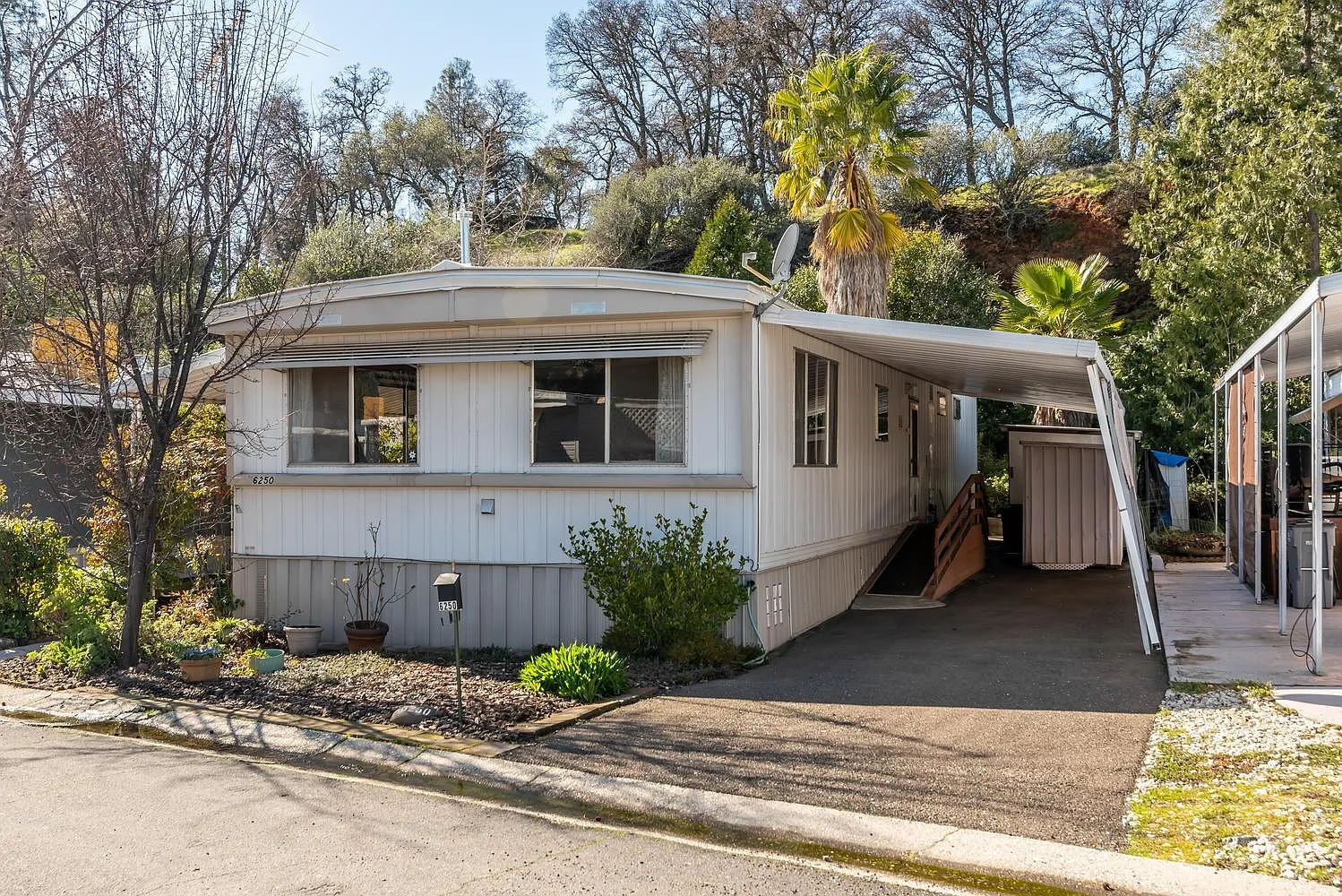 6250 Nob Hill Dr photo 1
