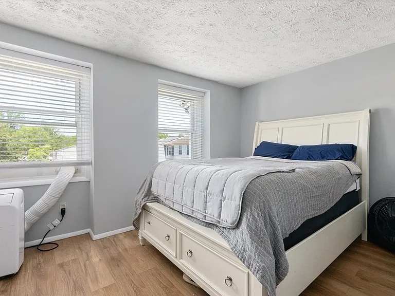 8307 Crestmont Cir — Photo 10
