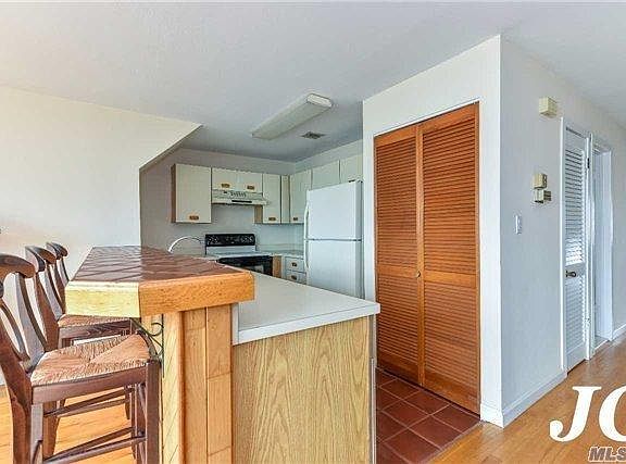 2nd image of 511 E Broadway #A
