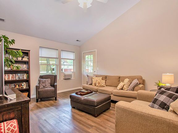 5th image of 3540 N Lakeshore Dr