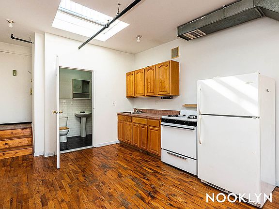 2nd image of 27 Arion Pl APT 409