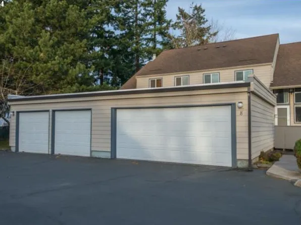 445 NE Village Squire Ave Unit 8, Gresham, OR 97030