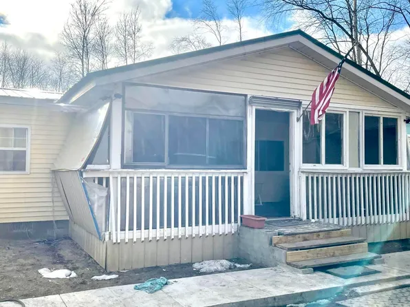 3004 Alamando Rd, Saint Louis, MI 48880